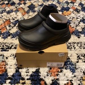 NWT Women’s UGG clogs size 7